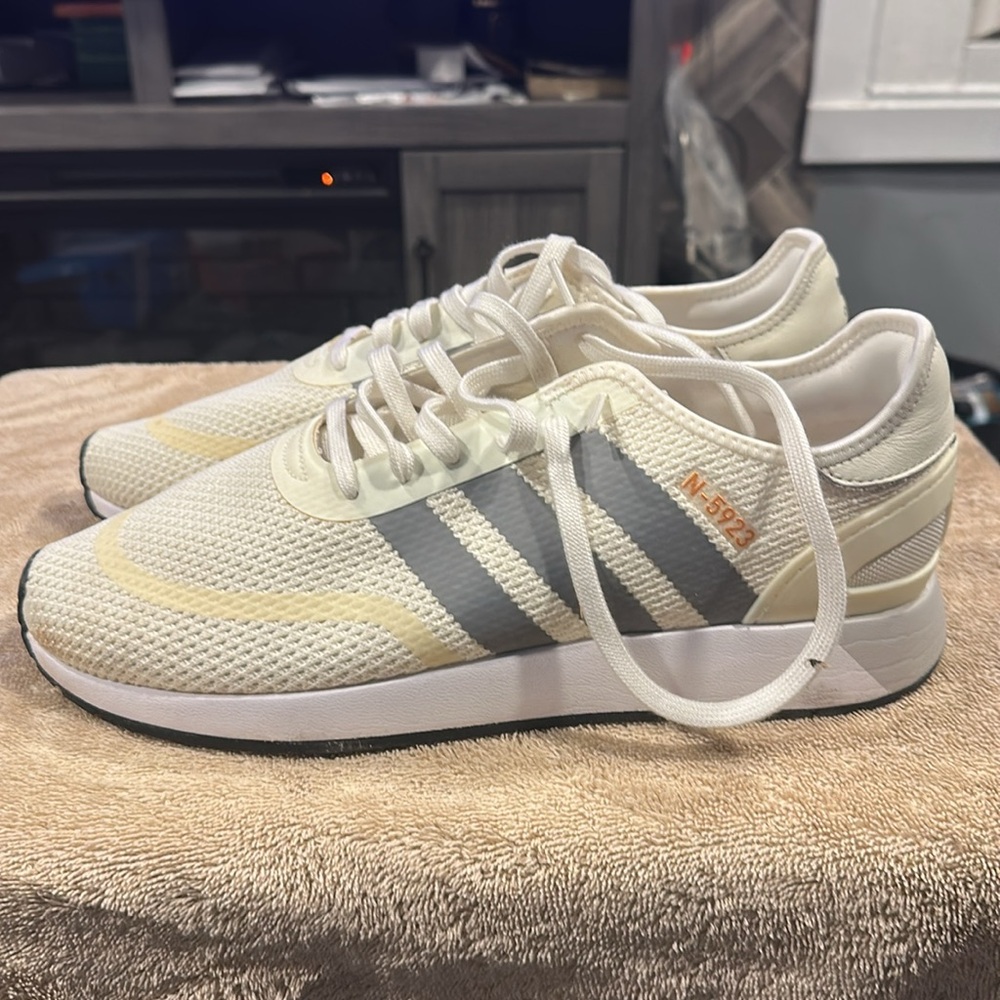 Adidas - Picture 2 of 3